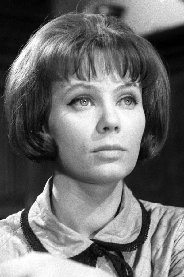 Alicja Wyszyńska as Doctor Joanna in Człowiek z M-3