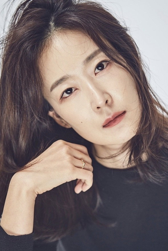 김혜화 as Kim So-young in The Judge from Hell
