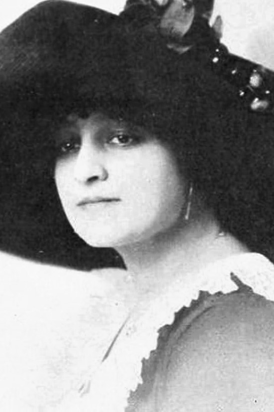 Vivian Prescott as The Wife in Italian Blood