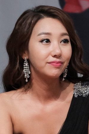 Min Ji-Young as In Jo Hee in Webtoon Hero - Tundra Show
