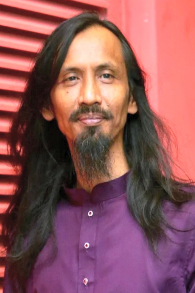 Sofi Jikan as Mat Todak in Three Widows Against The World