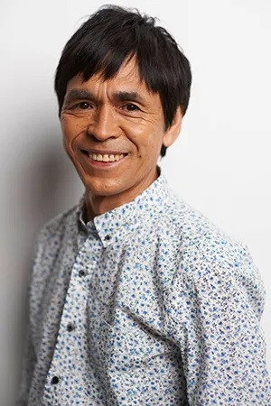 島田洋八 as Michio Sonezaki in Shark Skin Man and Peach Hip Girl