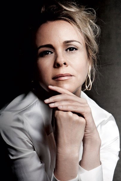 Giulia Gam as Bárbara Ellen / Conceição da Silva in Tangled Hearts