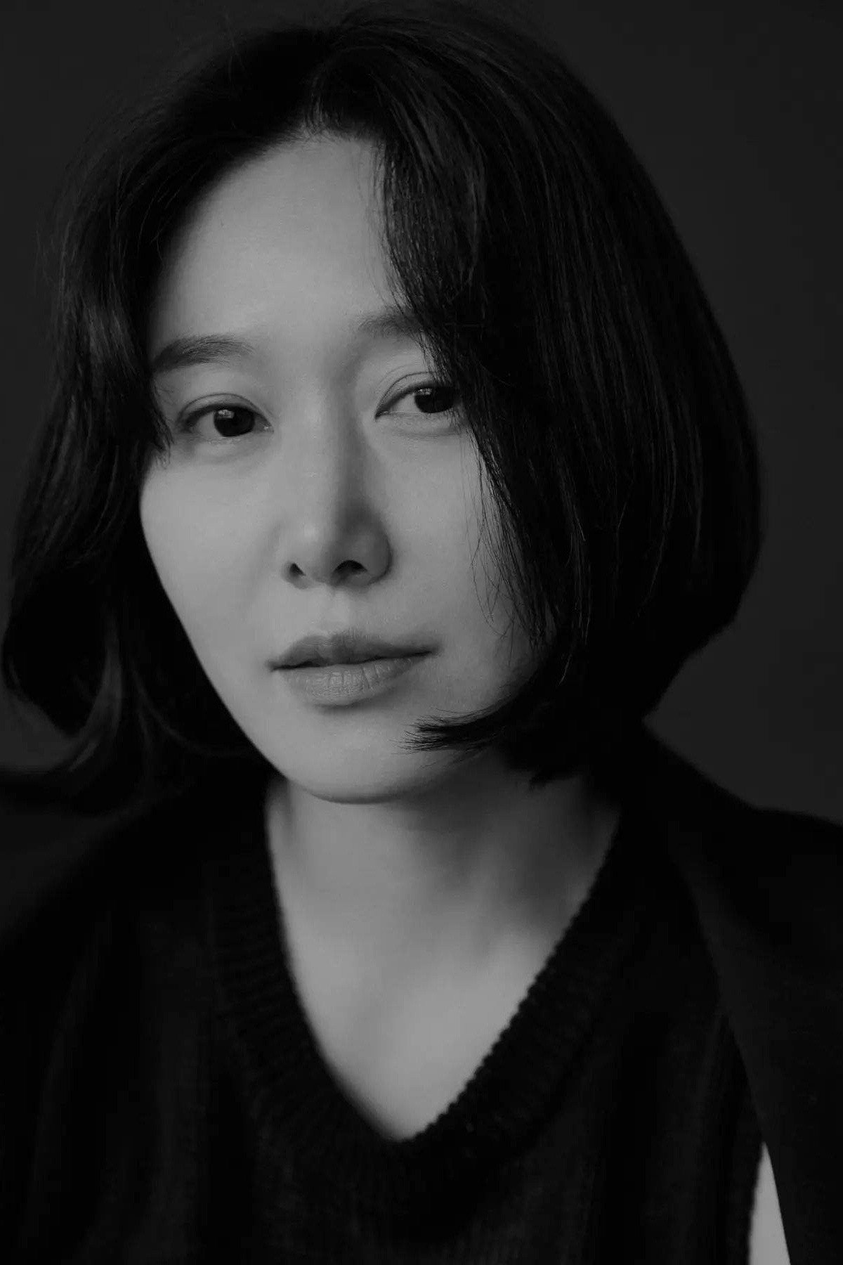 나미희 as Reporter in Dutiful Son