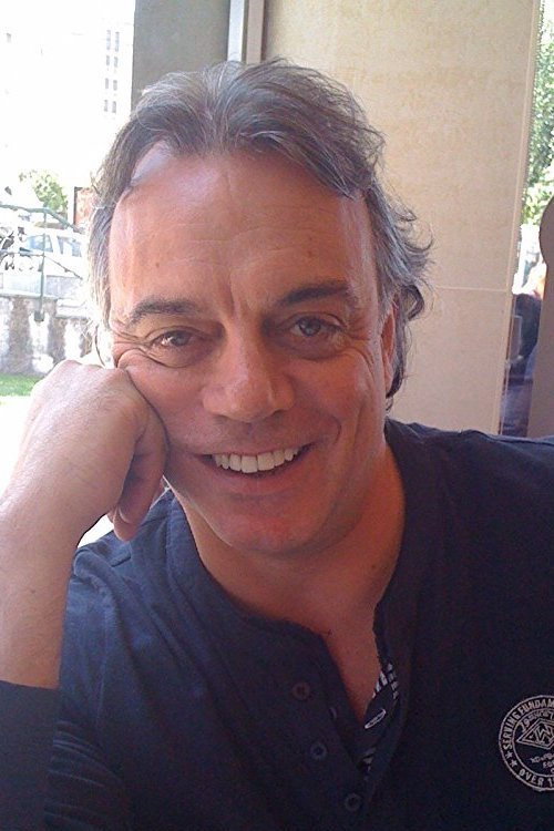 Jorge Paupério as Alcino in Clube Paraíso