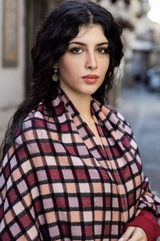 Sara Barakah as لين in Attachment Contract