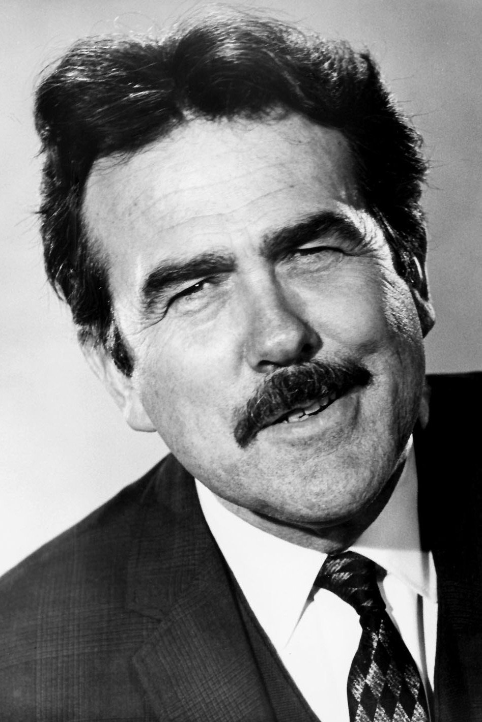 Lonny Chapman as Chief Frank Holloman in King