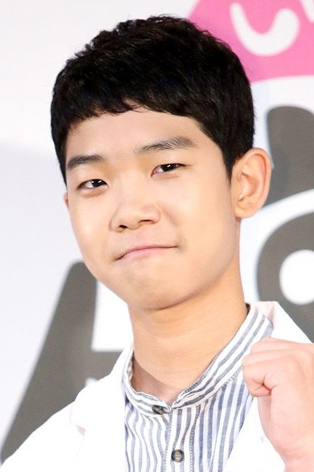 Jeong Sung-young as Kim Hyun Woo in Remember, Hari