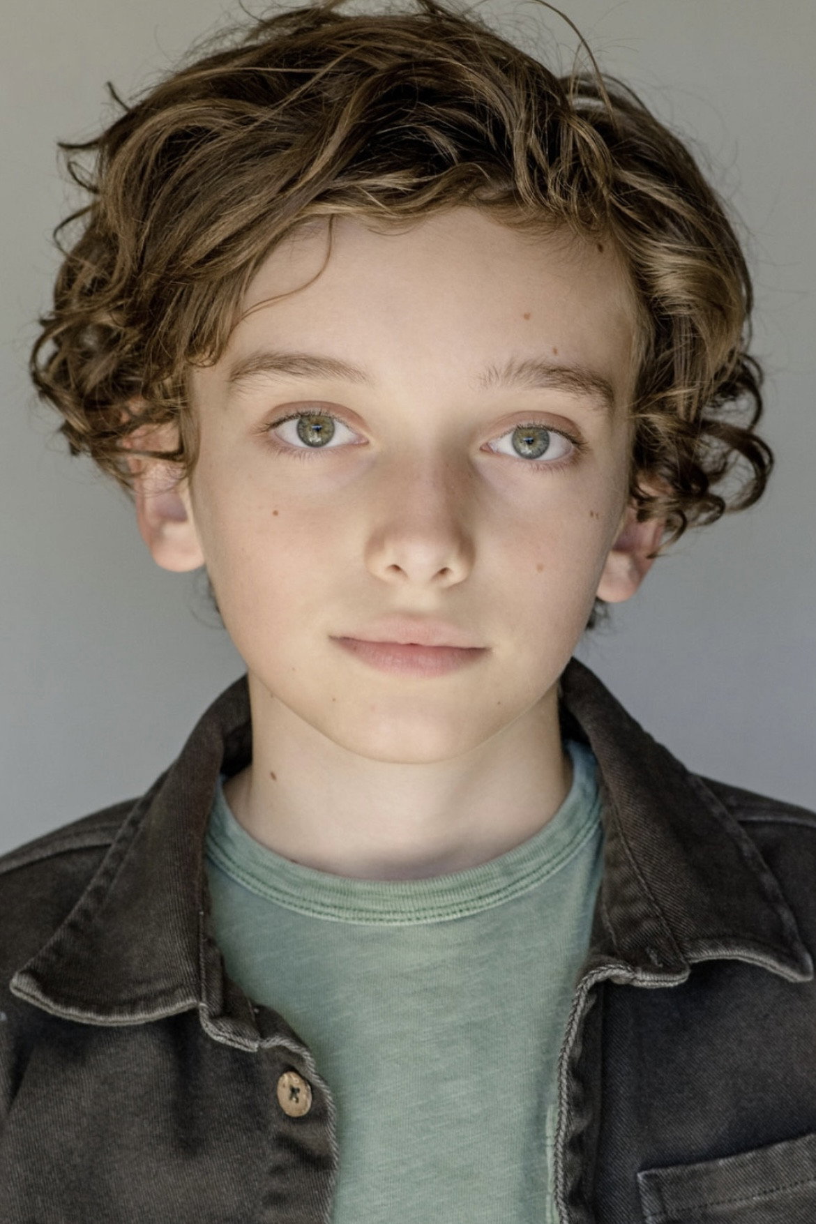 Easton Rocket Sweda as Taylor Diehl in The Present