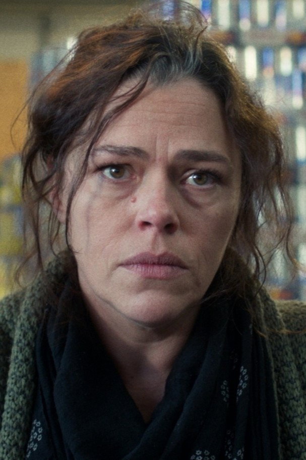 Fanny Roy as Maman in Eliott