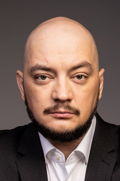 Роман Юнусов as Okhrannik (voice) in The Snow Queen 2: Refreeze