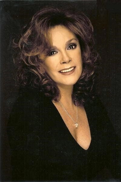 Lucy Tovar as Irene in Extraños caminos del amor