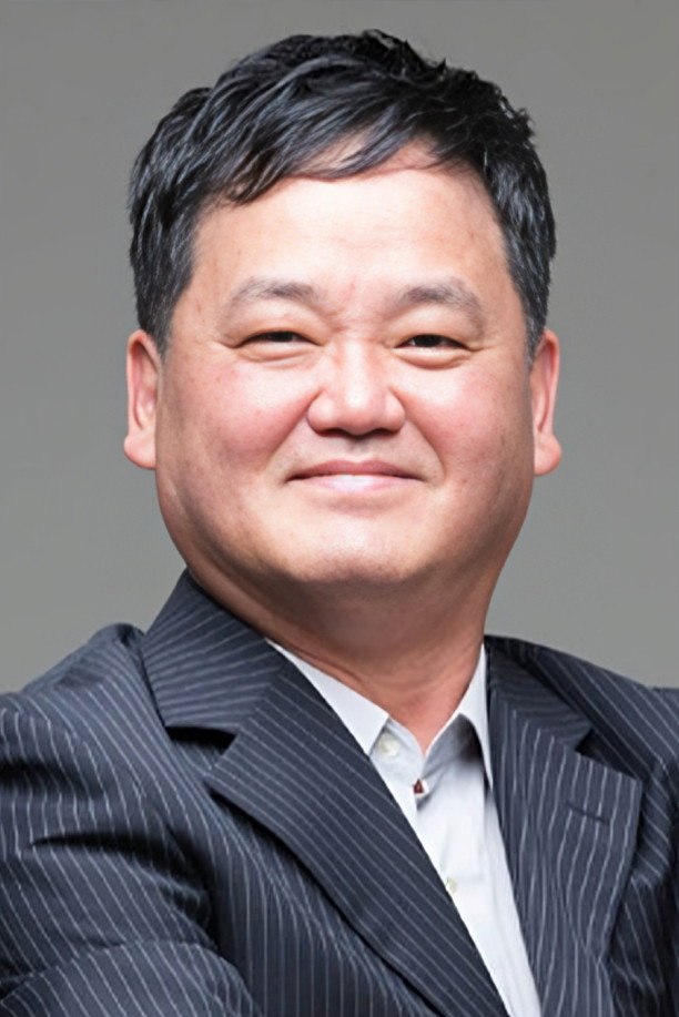 Lee Seung-hyeon as Hoon [Bootblack] in WANTED : GIRL