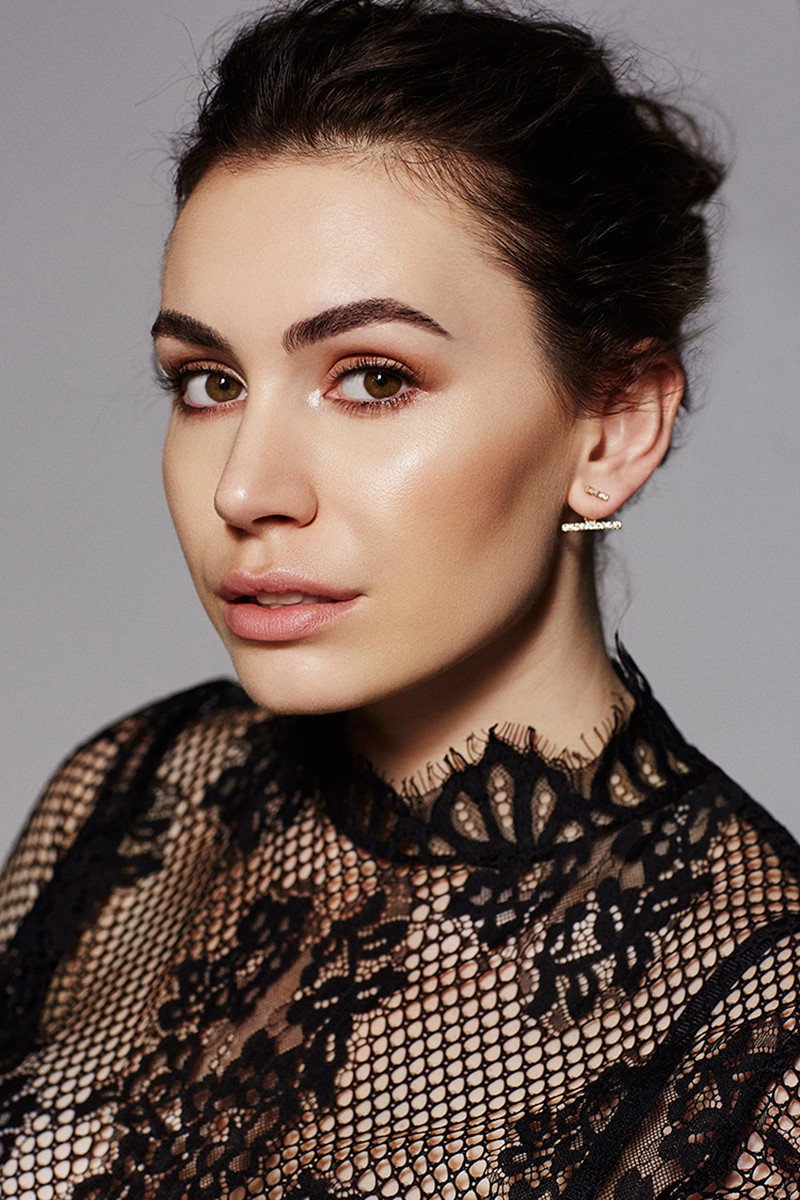 Sophie Simmons as Ainsley in Country Crush