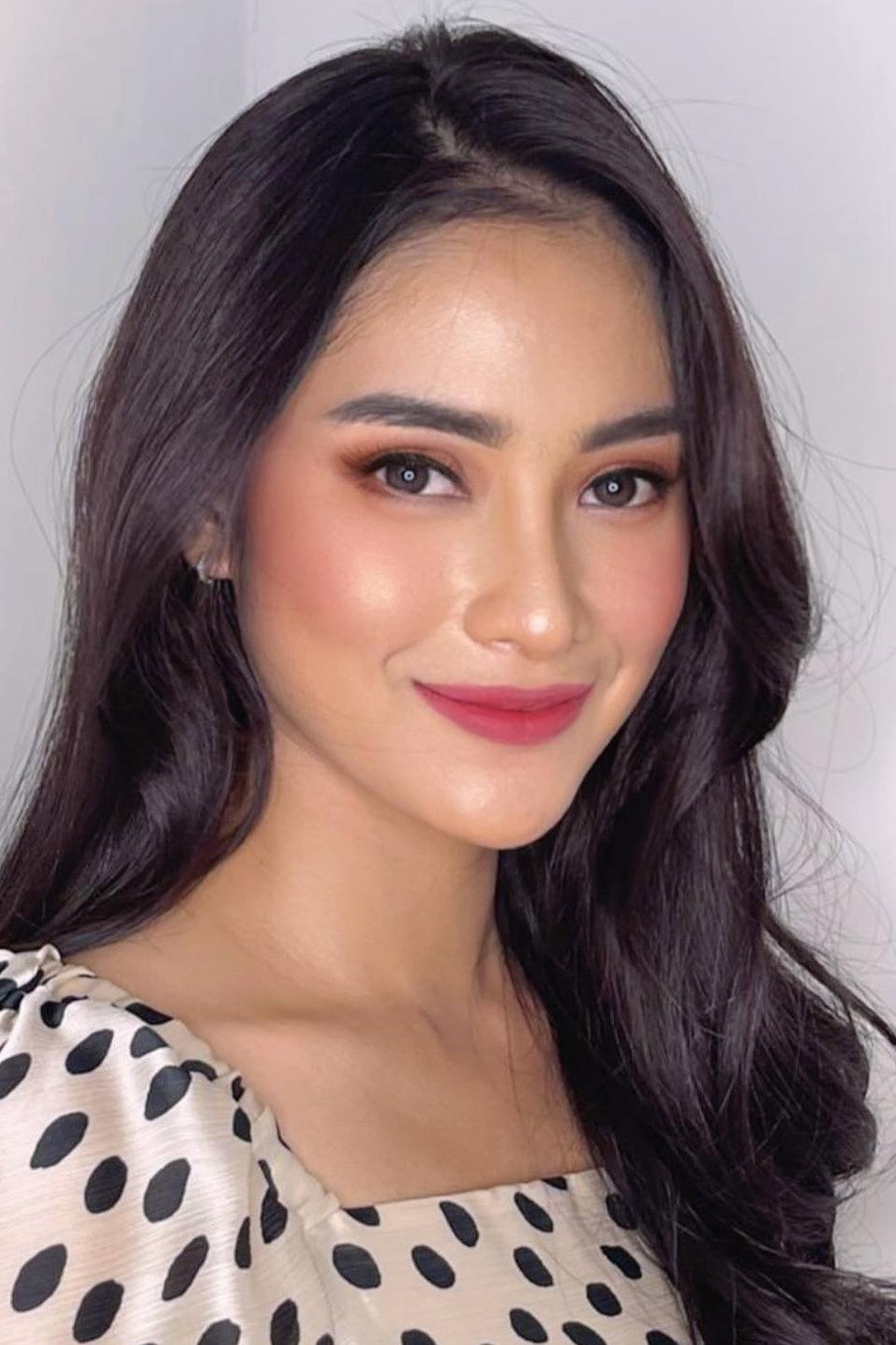 Devina Kirana as Niken in Kawin Tangan