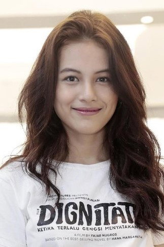 Lania Fira as Clara Dewasa in Joe & Robot Kopi