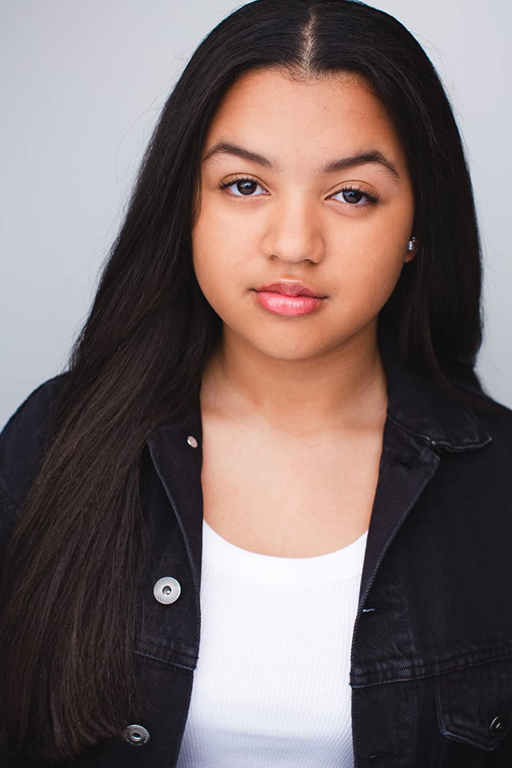 Dylan Chloe Dash as Tara in You Are So Not Invited to My Bat Mitzvah