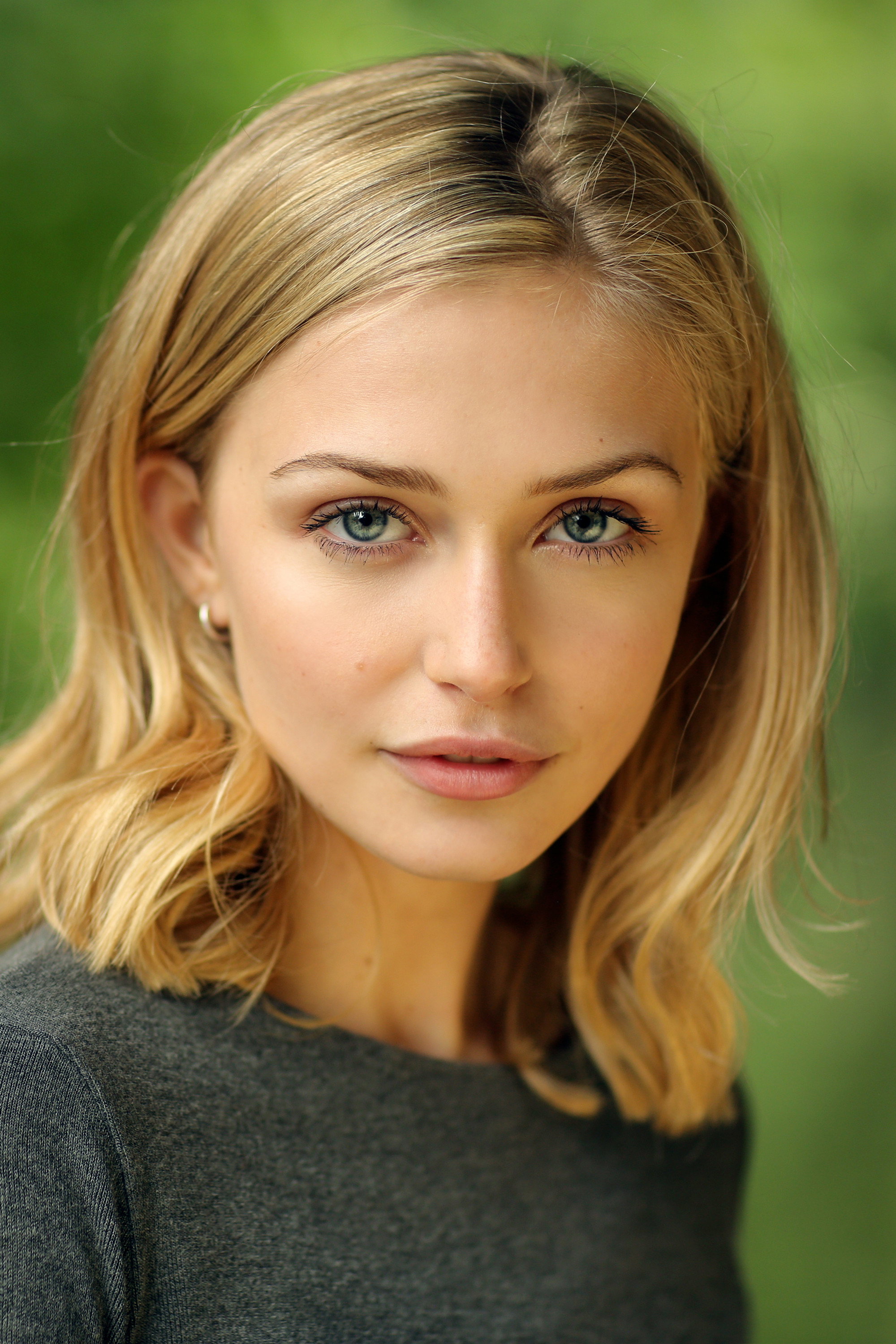 Sophie Simnett as Samaira 'Sam' Dean in Daybreak