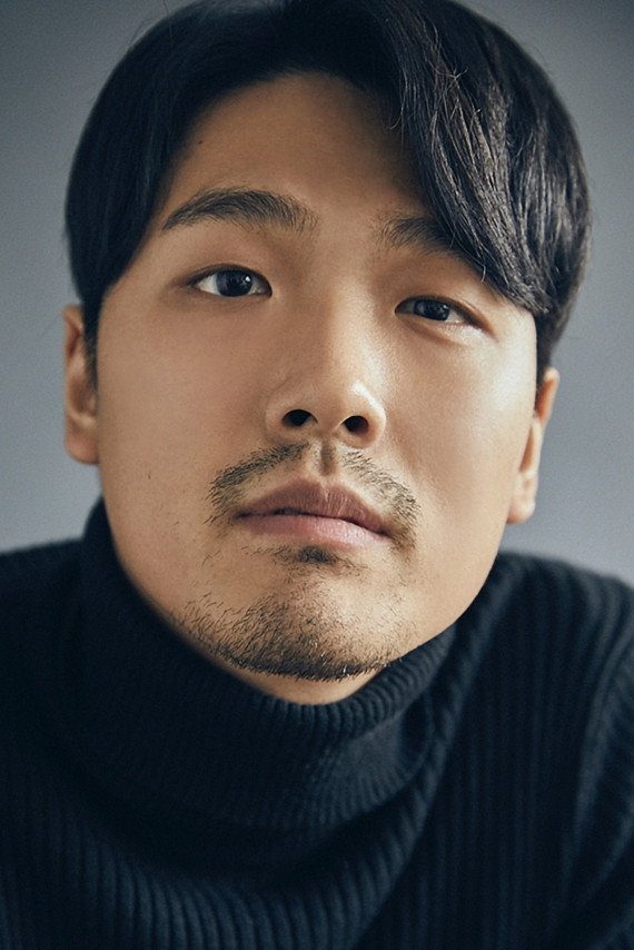 이건휘 as Ji-hoon in Cinema Aekwan