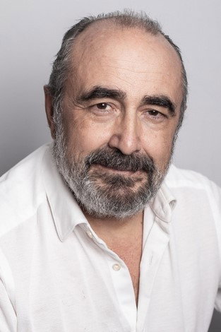 Juanma Navas as Ramón Palacios in Acacias 38