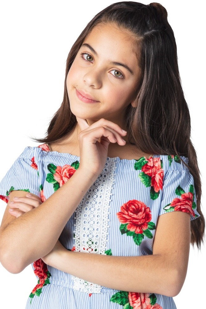 Cassandra Iturralde as Sofía in El niñero