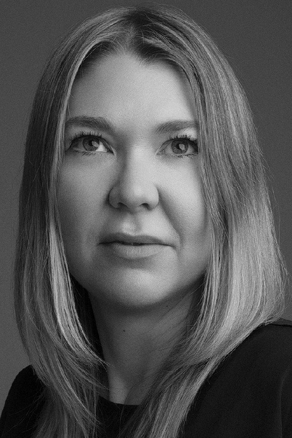 Mia Donovan as Self / Narrator (voice) in Deprogrammed