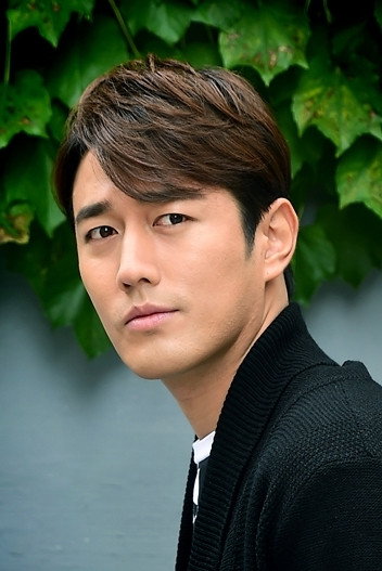 조한선 as Bale in A Shop for Killers