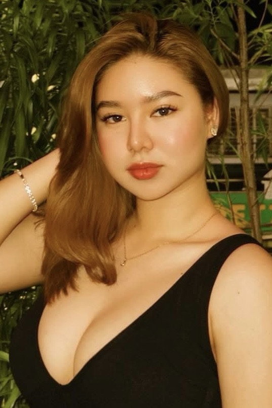 Czarina Chong as Marcy in The Last Resort