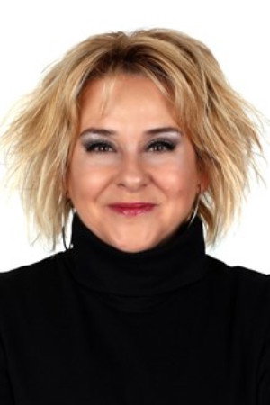 Şenay Saçbüker as Emine in Sahte Prenses