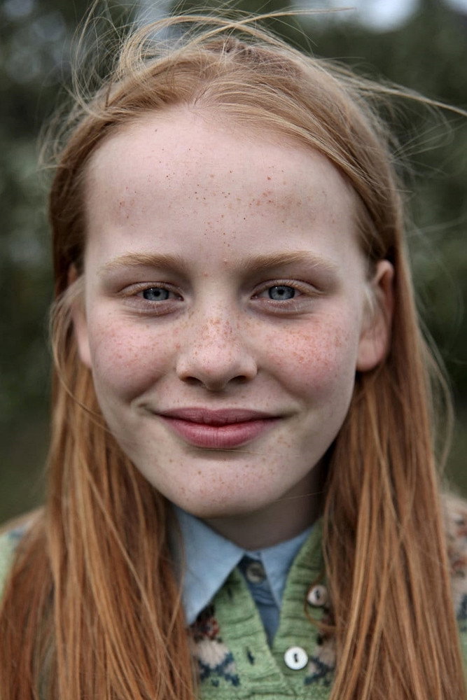 Katla Njálsdóttir as Lilja in Fractures