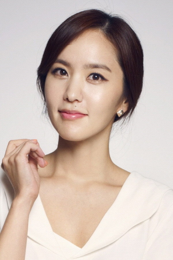박지윤 as MC in Star Golden Bell