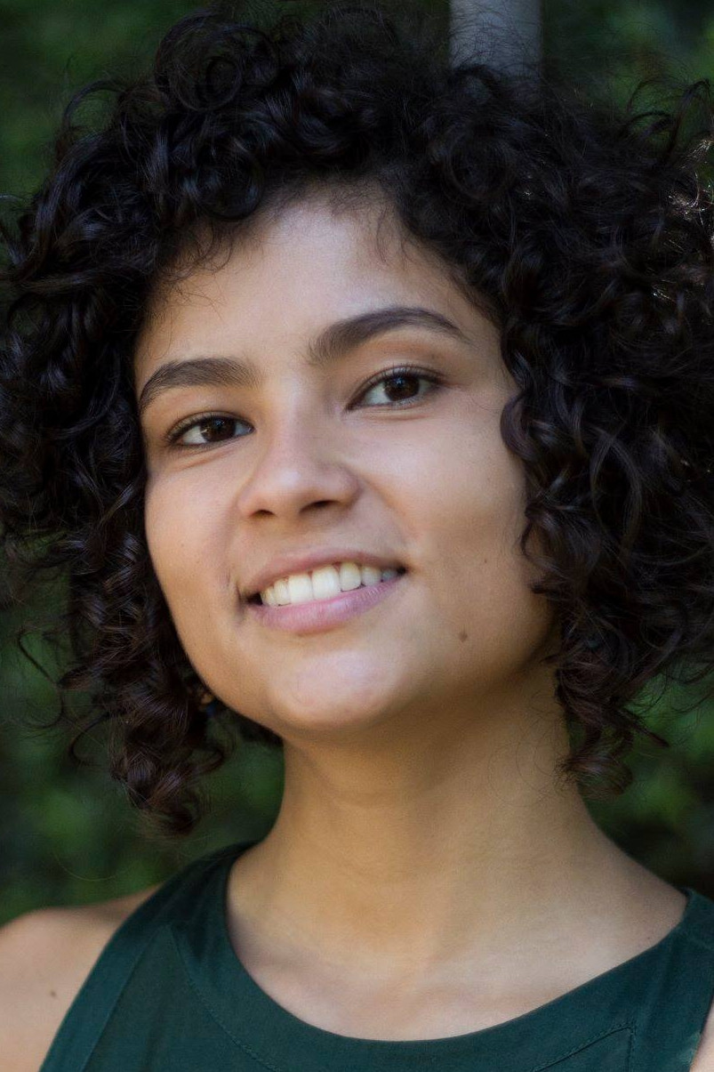Mariana Amâncio as Rebeca in Airplane Mode