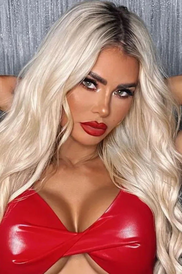 Chloe Sims as Self in House of Sims