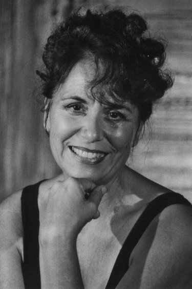 Miranda Caharija as Madre di Melania in La frontiera