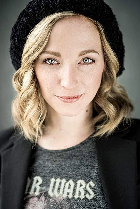 Annette Reilly as Quinn in I Can See You
