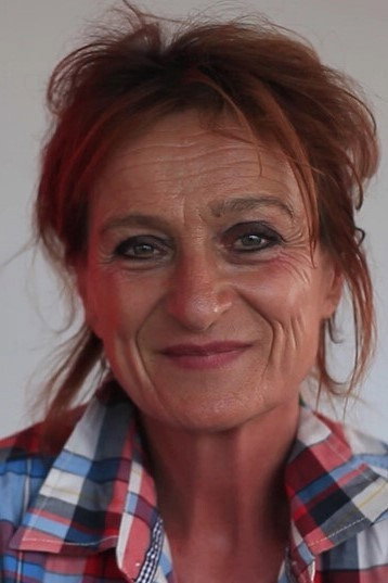 Karen van Holst Pellekaan as Bep Brul in Loonies