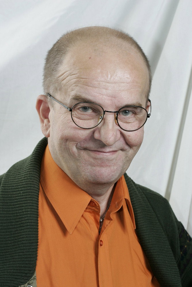 Hendrik Toompere as Olav in For Crazies Only