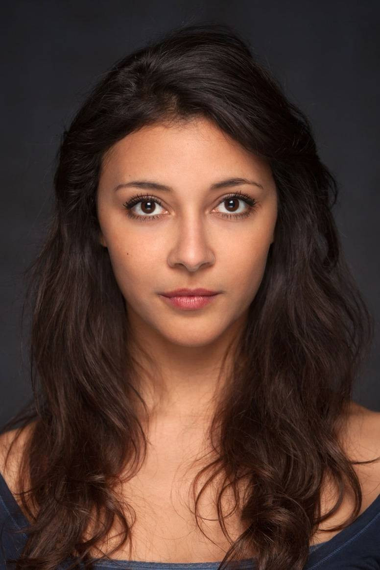 Sulaika Lindemann as Nooreh in A Muse