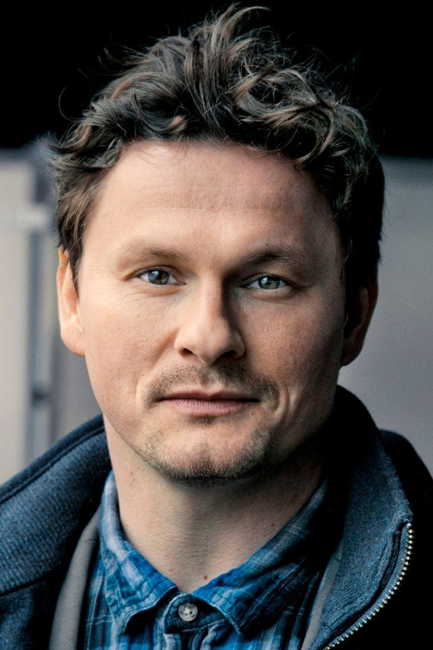 Shenja Lacher as Alex Schröder in Decision Game