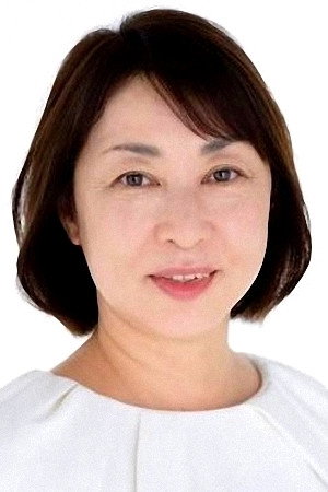栗田よう子 as Kyoko Aizawa in Joseito