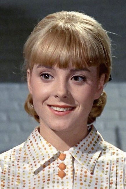 Pilar Bayona as Pili Luna in Escándalo en la familia