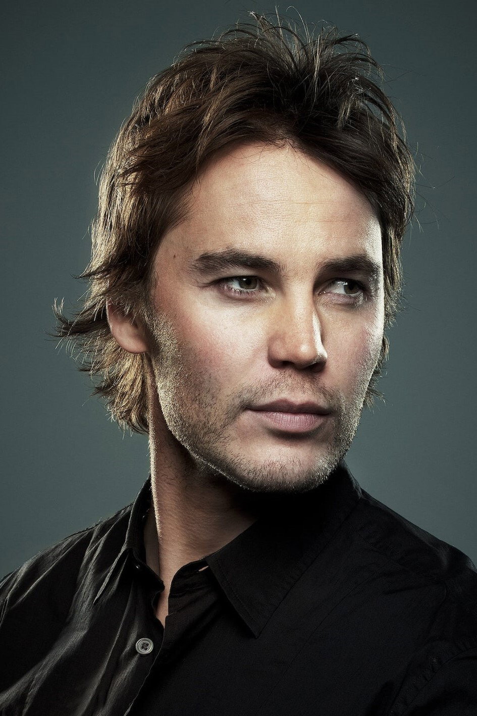 Taylor Kitsch as Max McLaughlin in Shadowplay