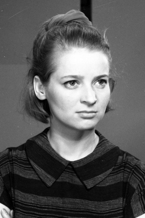Krystyna Chmielewska as Marika in Zwariowana noc