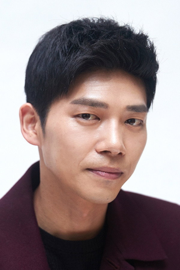 지승현 as Oh Jin-woo in Search: WWW