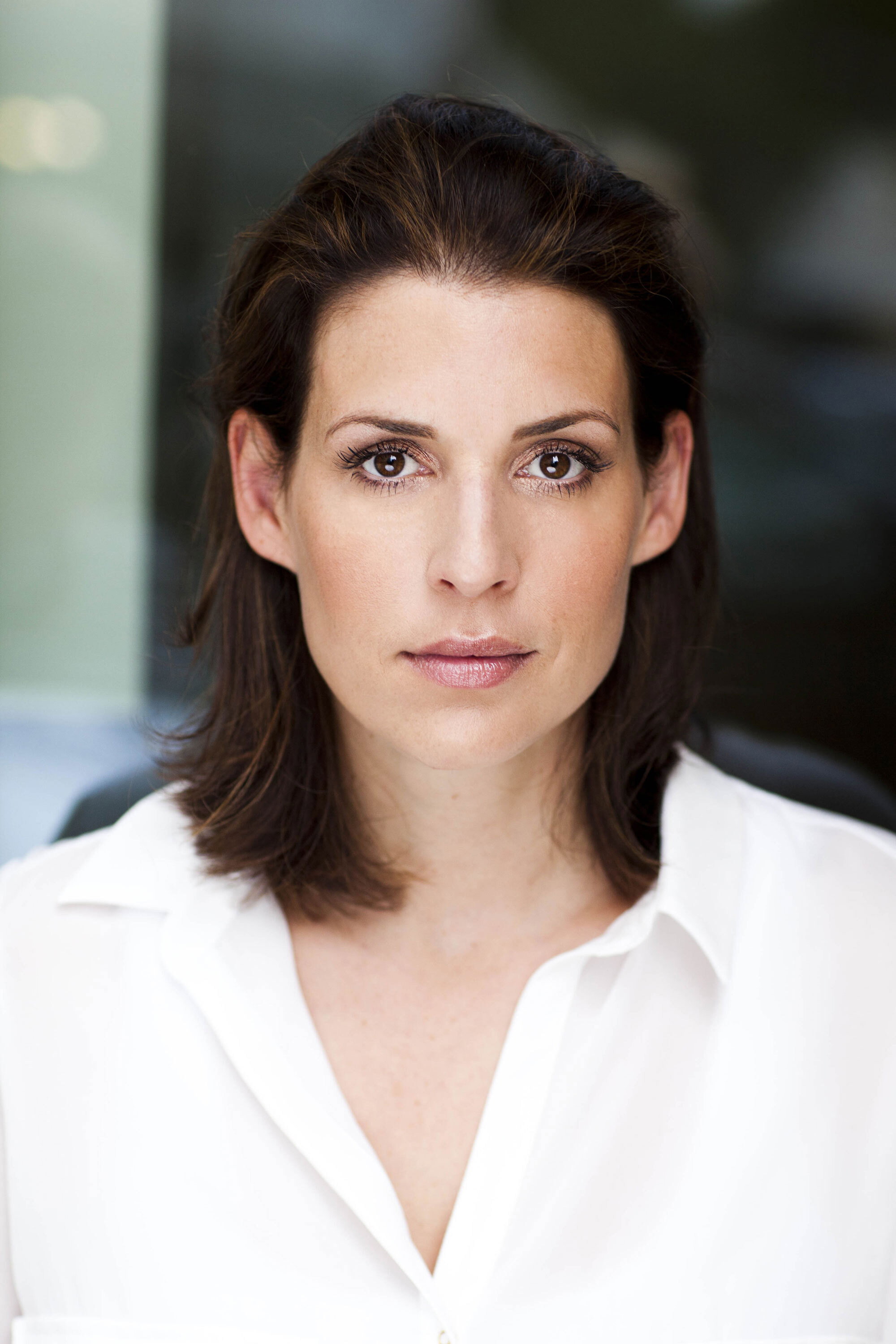 Elena Uhlig as Yasmin Wegener in Smeilingen