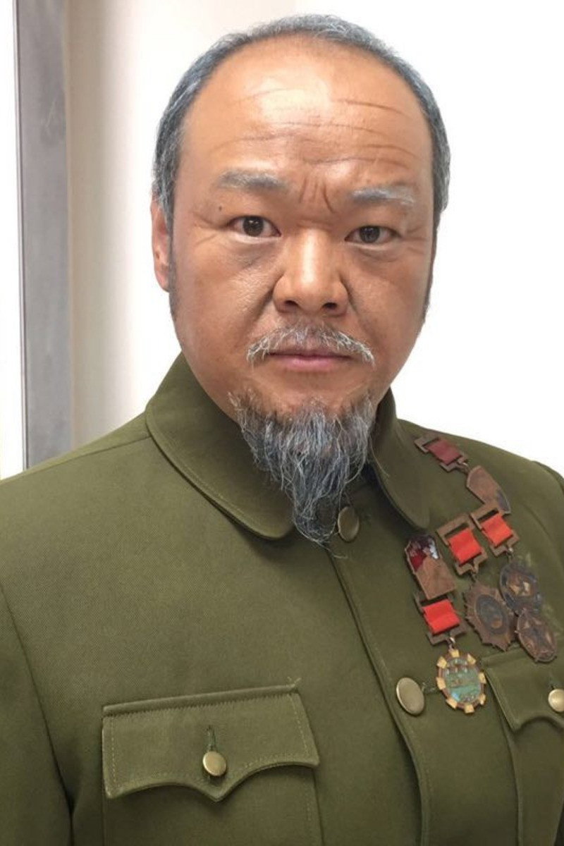 Fu Xiaohu as Man in red in My Boyfriend is an Auxiliary Police Officer