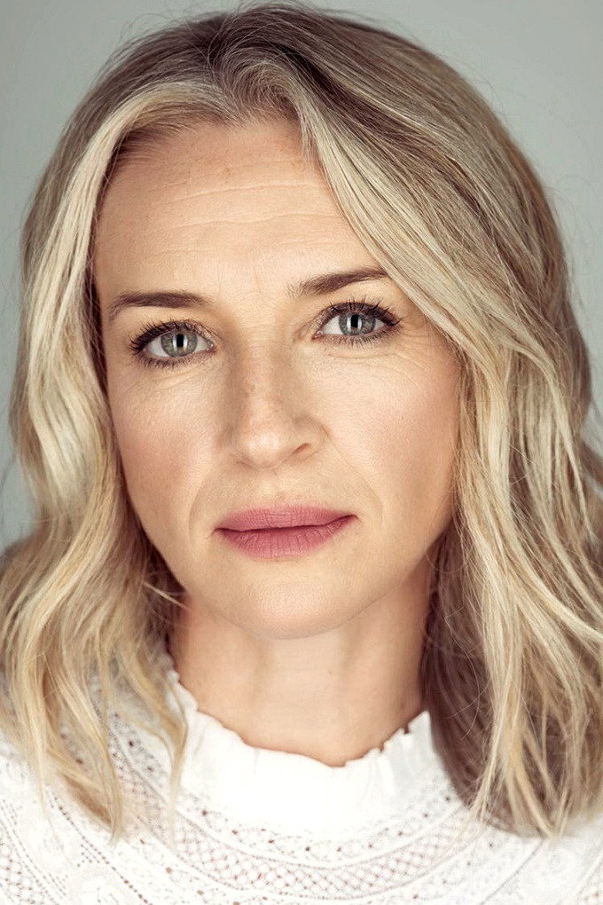 Ever Carradine as Nina Bloom in Conrad Bloom