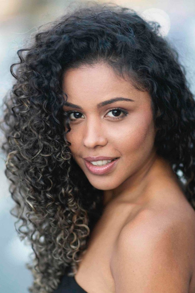 Camila Monteiro as Cris in Cidade dos Homens