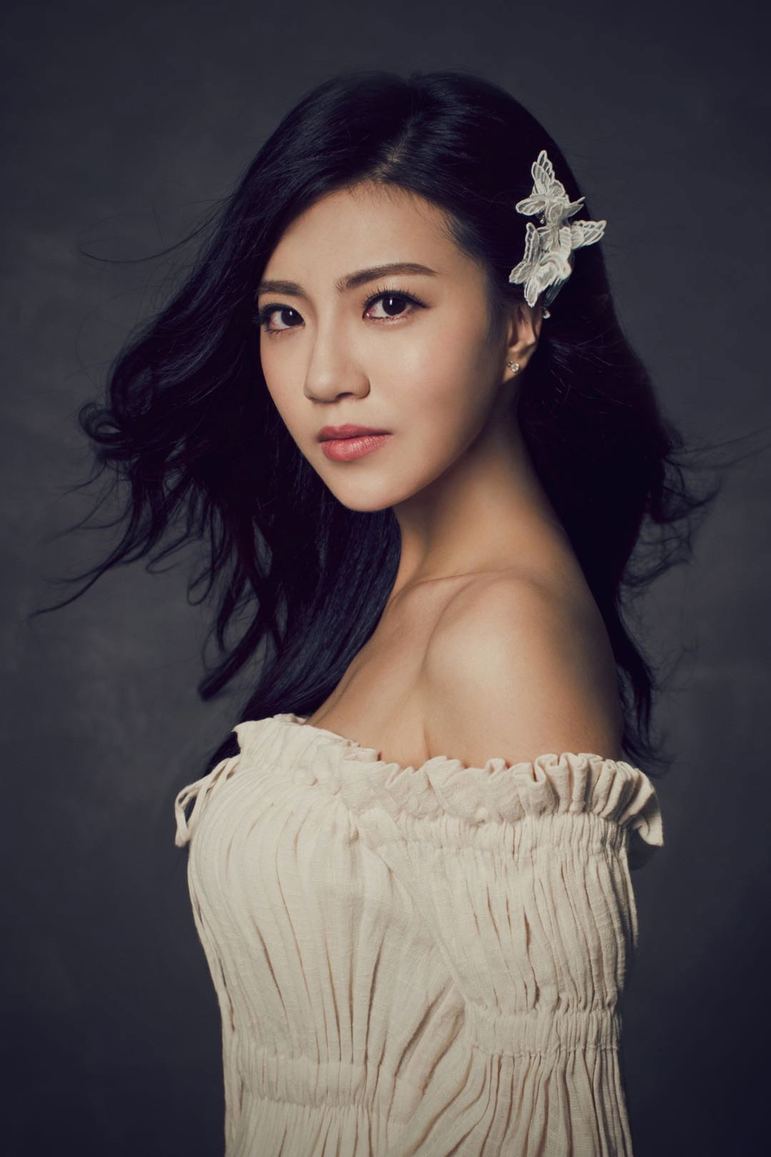 Chen Liling as Qu Ling in Snaker in Golden