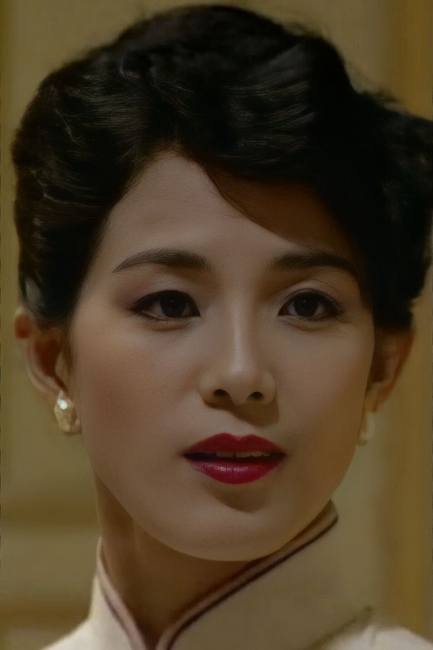 李桂英 as 梅菊花 in A Stage of Turbulence